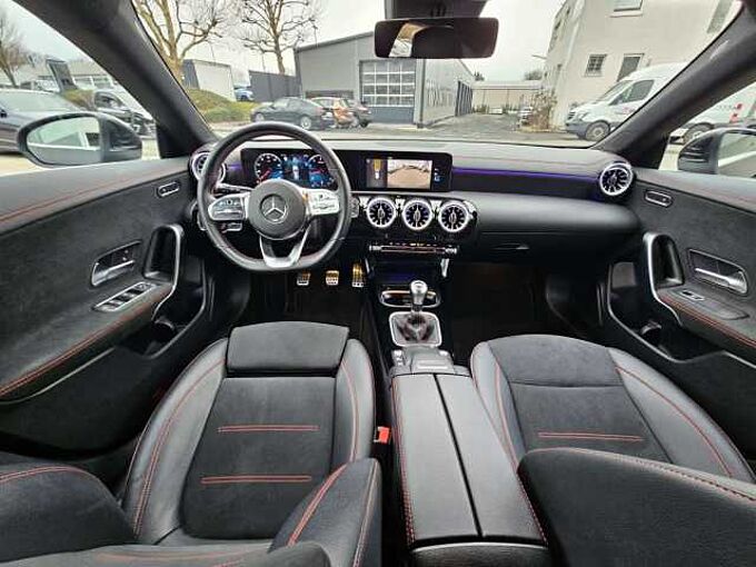 Mercedes-Benz CLA 200 Shooting Brake AMG Line*8-fach*Garantie* 