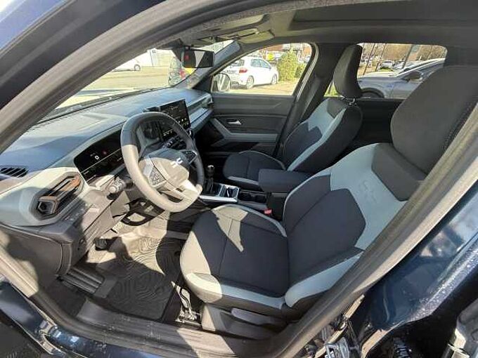 Dacia Bigster Extreme mildhybrid140 2 Wartungen gratis 