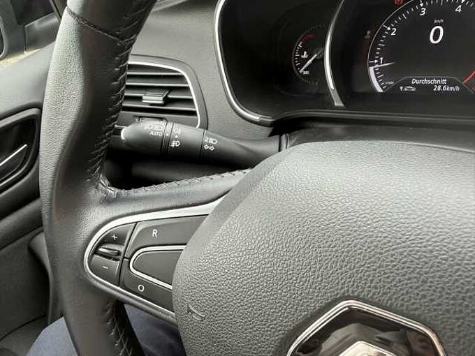 Renault Megane IV LIMITED Deluxe TCe 140 GPF NAVI AHK 