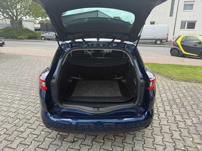Renault Megane IV LIMITED Deluxe TCe 140 GPF NAVI AHK 