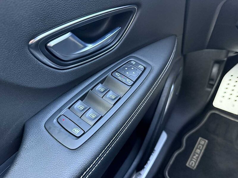 Renault Grand Scenic Black Edition TCe 160 EDC *Pano*