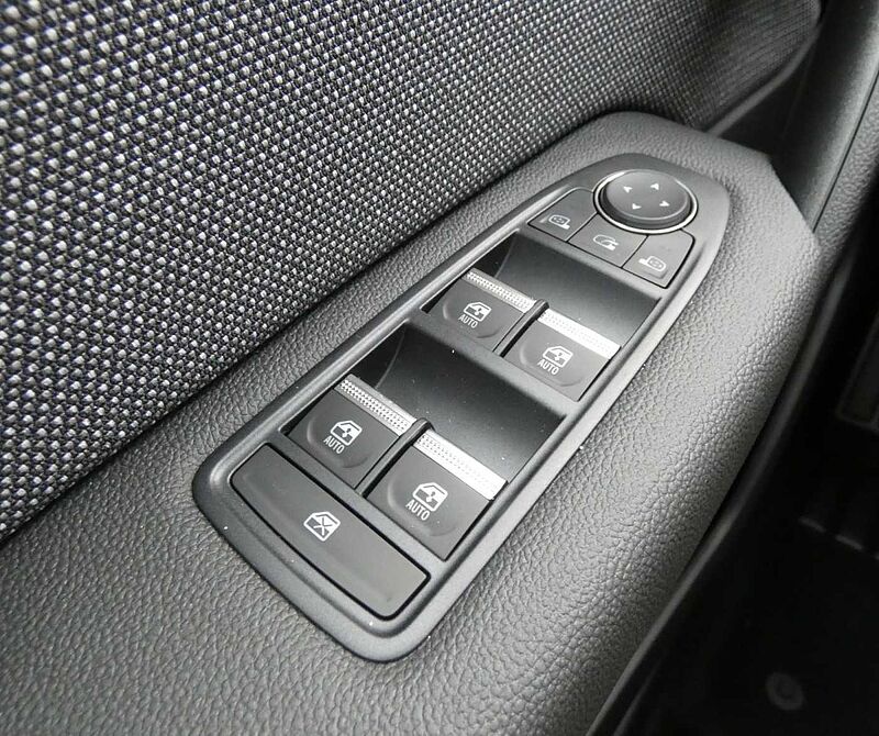 Renault Captur Techno Mild Hybrid 140 EDC