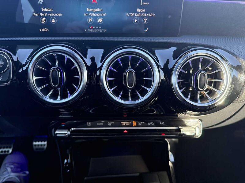 Mercedes-Benz CLA 200 Shooting Brake AMG Line*8-fach*Garantie*